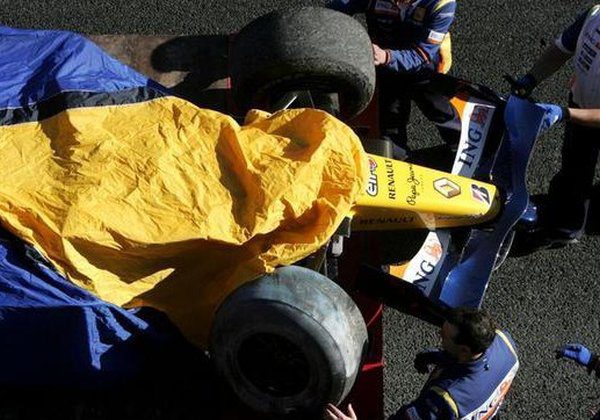 Buemi vuelve a ser el más rápido en Jerez. Fernando Alonso se estrena contra el muro