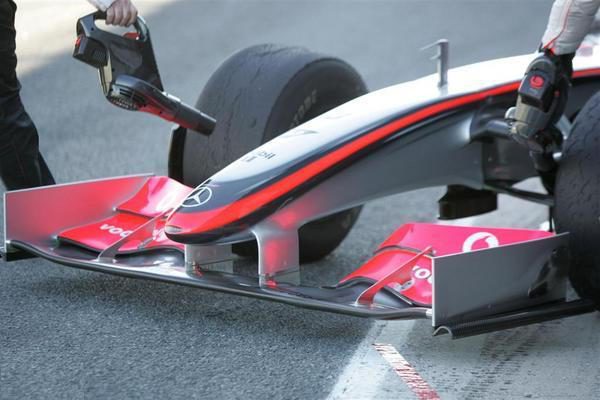 Buemi vuelve a ser el más rápido en Jerez. Fernando Alonso se estrena contra el muro