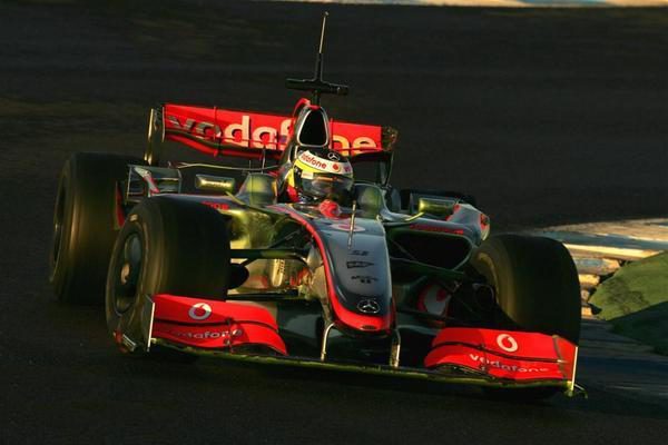 Buemi vuelve a ser el más rápido en Jerez. Fernando Alonso se estrena contra el muro