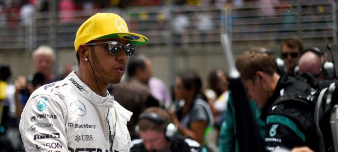 Lewis Hamilton llega a Yas Marina sin presión: "Es un circuito complicado"