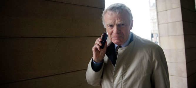 Max Mosley: "Ferrari demuestra estrechez de miras al vetar el límite de coste de motor"