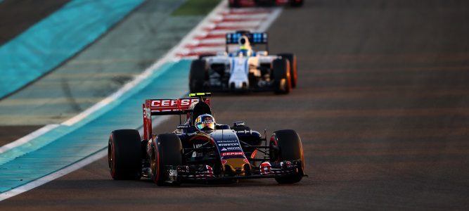 Franz Tost defiende el debut de Sainz: "Ha tenido muy mala suerte a pesar de su gran trabajo"