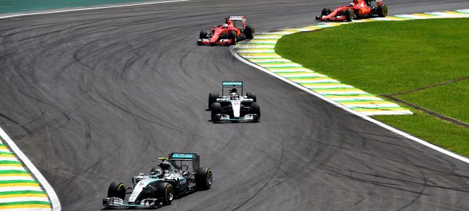 Adrian Newey: "Mercedes y Ferrari son los que dominan la F1 en estos momentos"