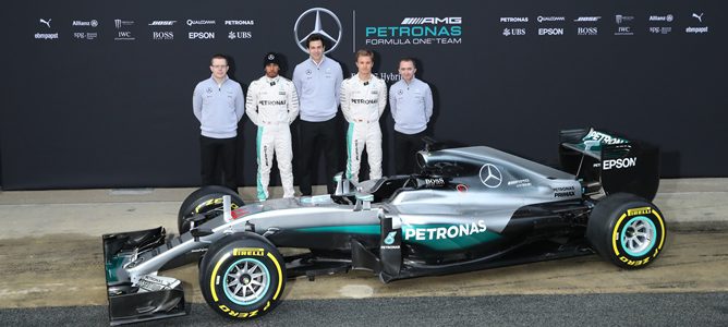 Mercedes presenta finalmente el W07 en el Circuit de Barcelona-Catalunya