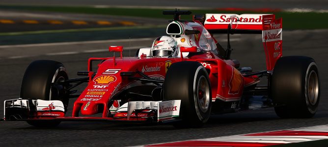 Sebastian Vettel vuelve a liderar un intenso segundo día de test en Barcelona