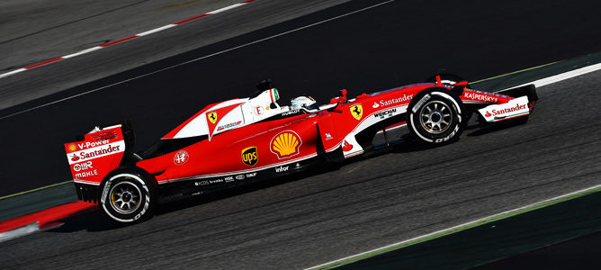 Sebastian Vettel vuela con los superblandos en la última mañana de test de pretemporada