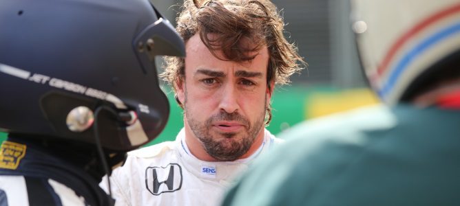 Fernando Alonso llega a Baréin: "Estoy acostumbrado al clima de Oriente Medio"
