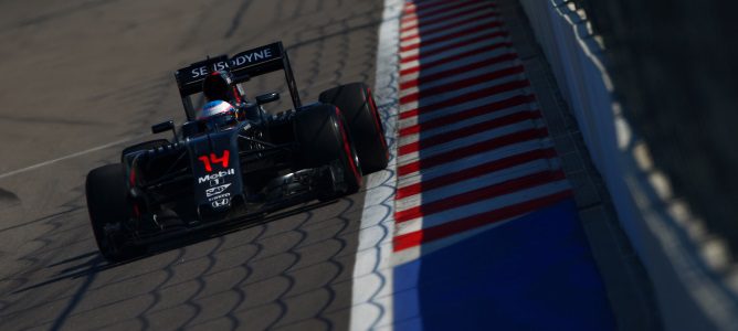 McLaren prepara mejoras para España: fondo plano, alerones y chasis