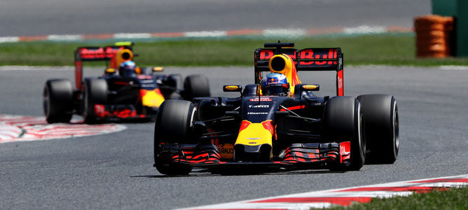 Niki Lauda: "Verstappen es el piloto del futuro, pero Ricciardo es mejor"
