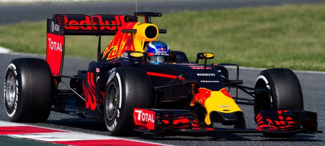 Max Verstappen: "Si evitamos los muros podemos estar en el podio en Mónaco"