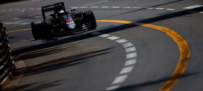 McLaren-Honda sigue debatiendo con la FIA la nueva normativa motorista de 2017