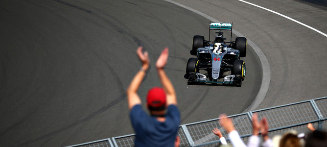 Lewis Hamilton aprovecha el impulso y empieza liderando la FP1 del GP de Canadá 2016