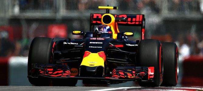 Daniel Ricciardo: "Los Mercedes se han mostrado fuertes hoy"