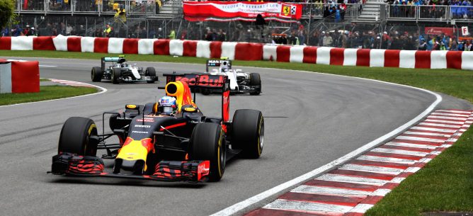 Daniel Ricciardo: "Tenemos que solucionar algunas cosas"