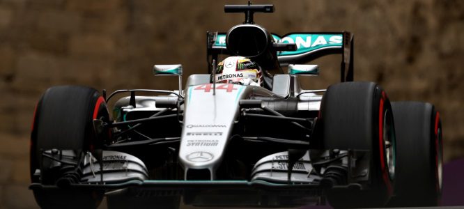 Lewis Hamilton: "La pista no es sencilla; hay poco agarre"