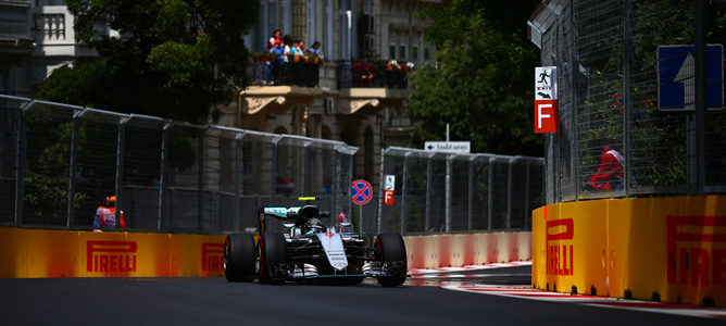 Nico Rosberg aprovecha el error de Hamilton y logra la 'pole' del GP de Europa 2016