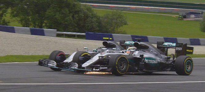 Lewis Hamilton: "Esto es un deporte de competición y el equipo nos deja luchar"