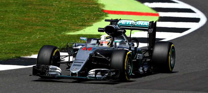 Lewis Hamilton sigue sin rival para liderar los Libres 2 del GP de Gran Bretaña 2016