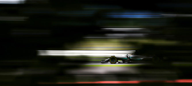 Lewis Hamilton logra en los últimos instantes la pole del GP de Gran Bretaña 2016