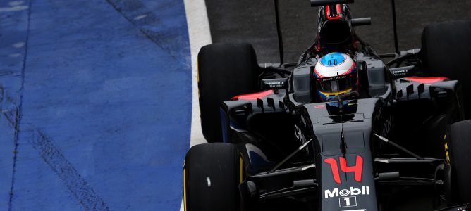 Fernando Alonso: "Me encantaría ver a los dos McLaren en los puntos"