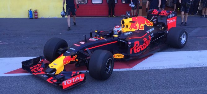 Sebastien Buemi y Red Bull continúan el test de neumáticos de Pirelli para 2017