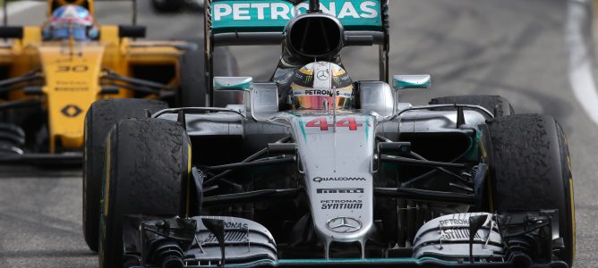 Lewis Hamilton: "No entiendo por qué el halo no estará en 2017"