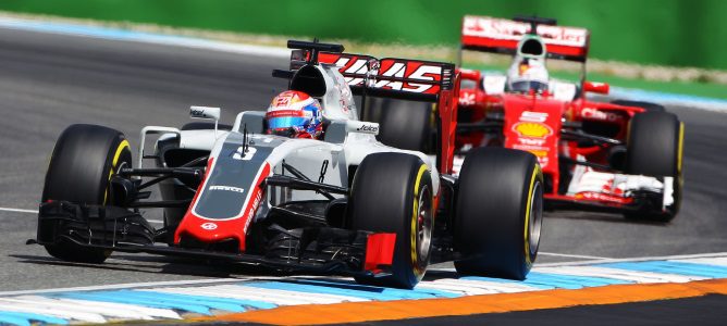 Romain Grosjean: "La FIA debería replantearse el sistema de las banderas azules"