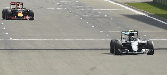 Helmut Marko: "Nuestro claro objetivo es batir a Mercedes en 2017"