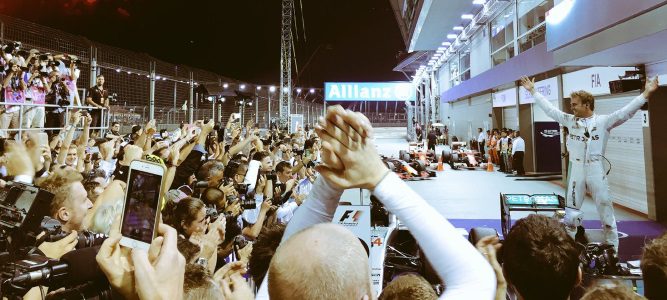 Nico Rosberg vence en el GP de Singapur 2016 con un final de infarto