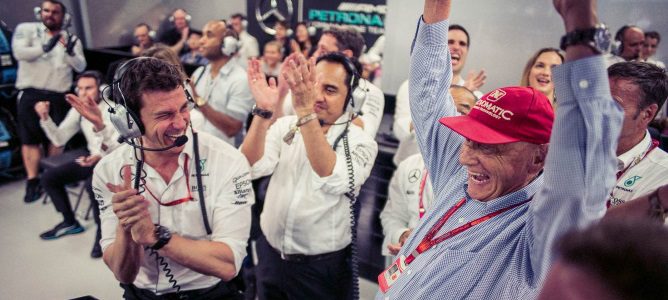 Toto Wolff sufrió con la última vuelta del GP de Singapur: "Casi me meo encima"