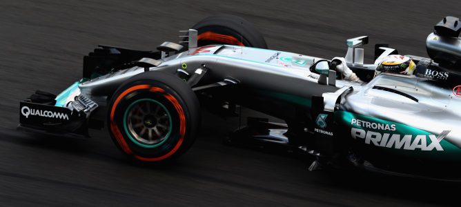 Lewis Hamilton reacciona y encabeza los Libres 2 del GP de Malasia 2016