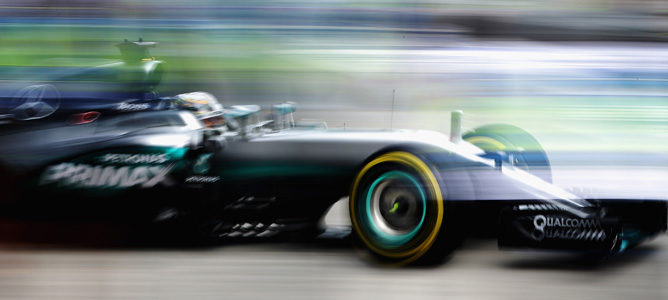 Lewis Hamilton rompe el récord de vuelta en carrera para llevarse la pole del GP de Malasia 2016