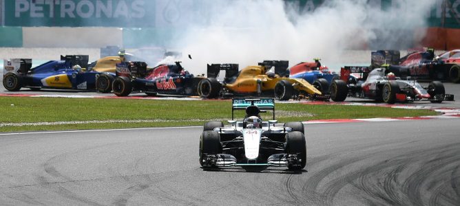 Ricciardo triunfa, Hamilton explota y Alonso remonta en el GP de Malasia 2016