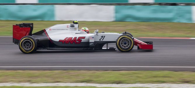 Haas acaba en Malasia con doble abandono por fallos mecánicos