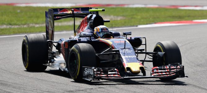 Carlos Sainz: "Intentamos seguir la estrategia opuesta a muchos pilotos"