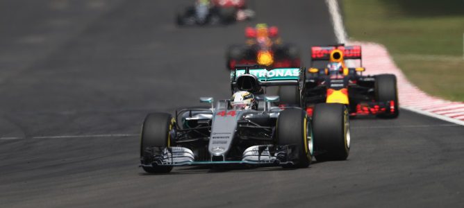 Red Bull y Mercedes no encuentran consenso para los test invernales de 2017