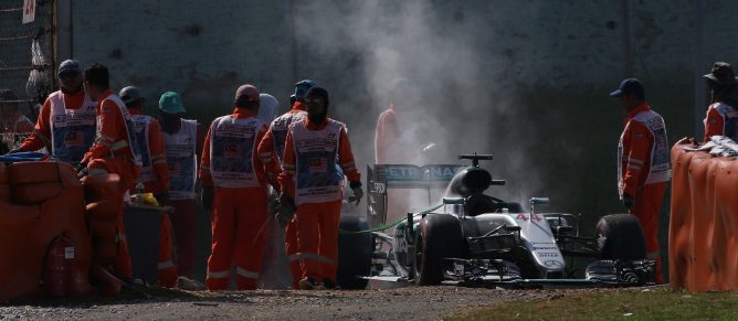 Lewis Hamilton: "Voy a hacer lo posible para terminar todas las carreras"