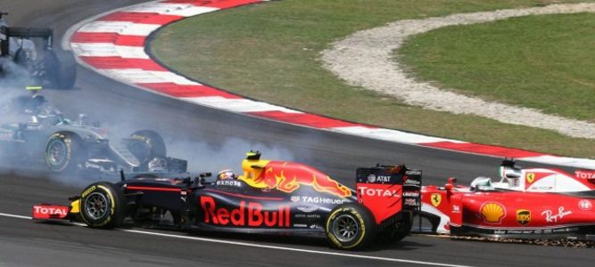 Vettel pierde dos puntos del carné y tres posiciones para Suzuka tras el accidente en Malasia
