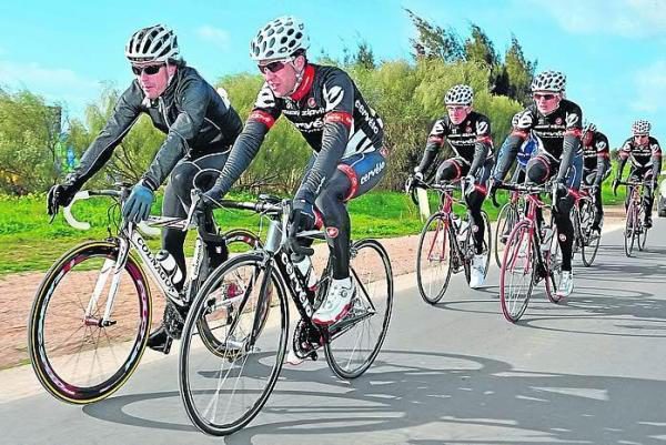 Alonso pedalea y pedalea