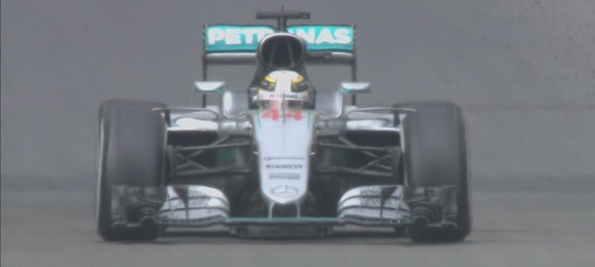 Lewis Hamilton sigue al pie del cañón y lidera los Libres 1 del GP de México 2016