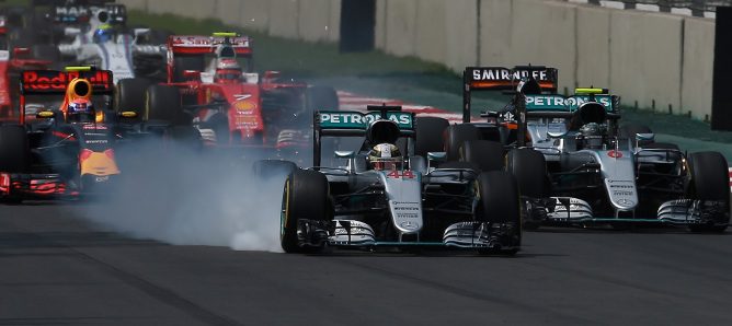 Paddy Lowe sobre Hamilton: "Le mantuvimos en pista para no tirar su campeonato"