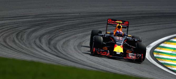 Max Verstappen: "Mercedes sigue estando lejos en mi opinión"