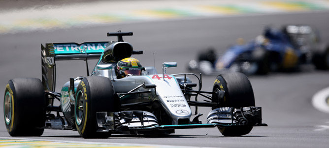 Lewis Hamilton se impone a Rosberg para lograr la pole del GP de Brasil 2016