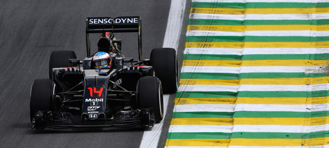 Fernando Alonso acaba 10º en una carrera caótica en Brasil: "No teníamos ritmo"