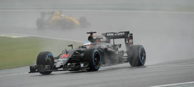 Fernando Alonso, sobre su incidente con Vettel: "Debe saber que la pista no es solo suya"