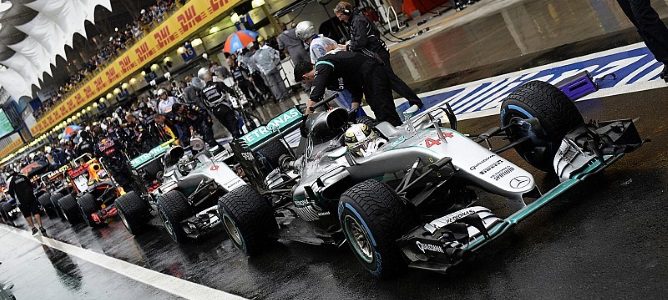 Bernie Ecclestone cree que dos carreras de 40 minutos sería interesante para la F1