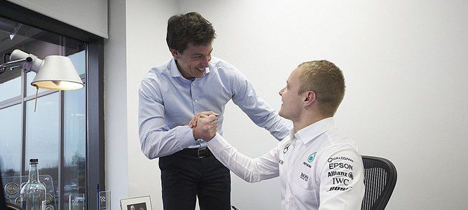 Toto Wolff: "Confiamos en Valtteri, pero hay que esperar y ver cómo va la temporada"