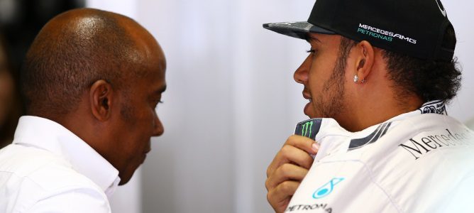 Anthony Hamilton advierte a Bottas que Lewis no se lo pondrá nada fácil