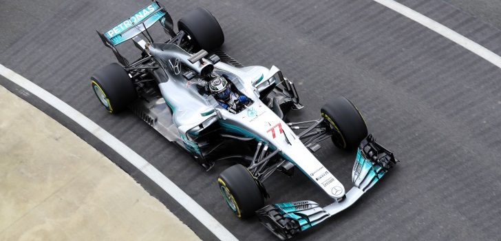 Valtteri Bottas conduce el Mercedes W08 en Silverstone