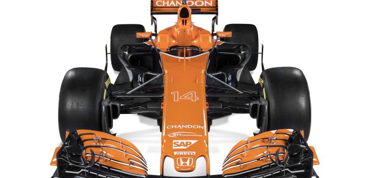 El MCL32 naranja y negro